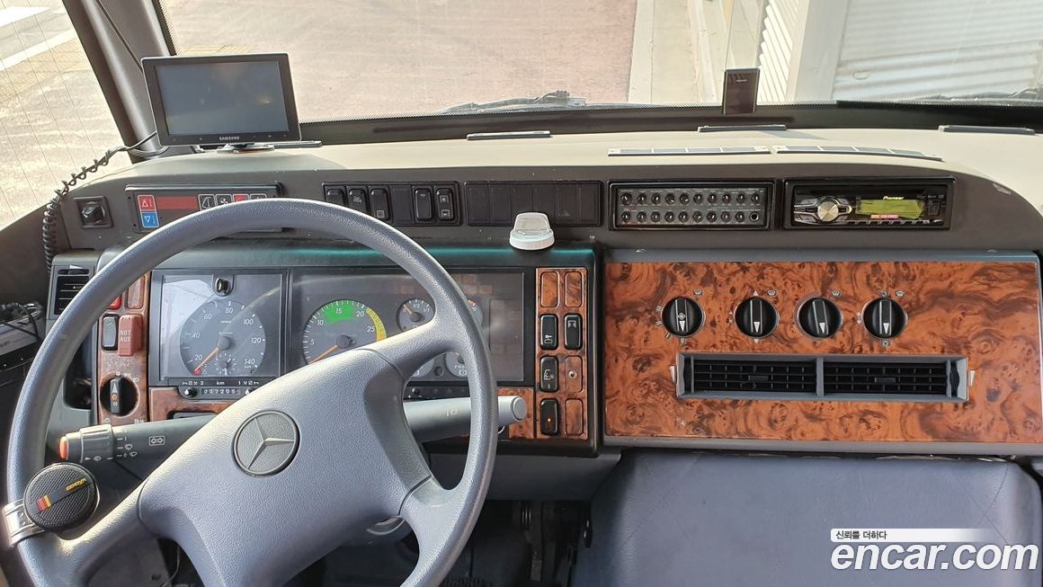 Mercedes-Benz Others 2004