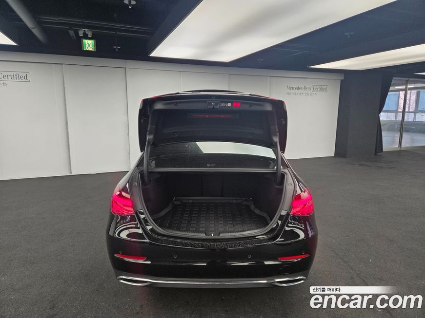 Mercedes-Benz C-Class 2024