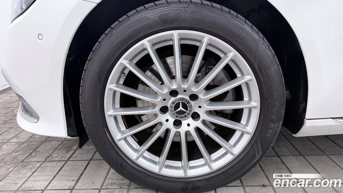 Mercedes-Benz E-Class 2023