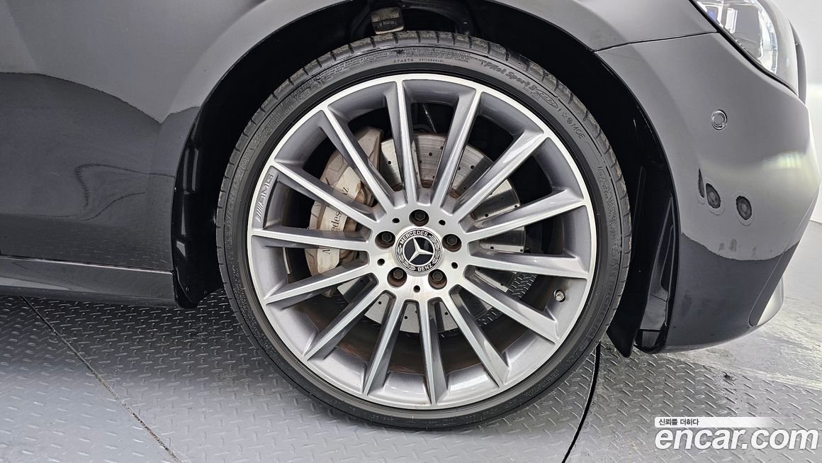 Mercedes-Benz E-Class 2022