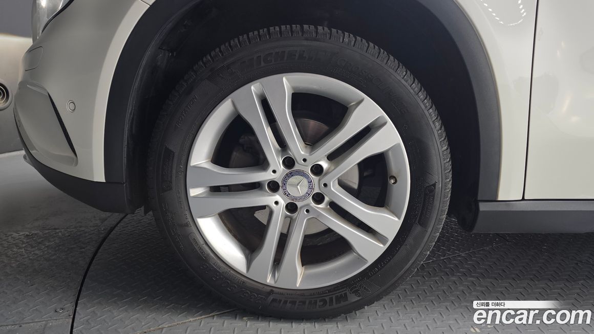 Mercedes-Benz GLA-Class 2017