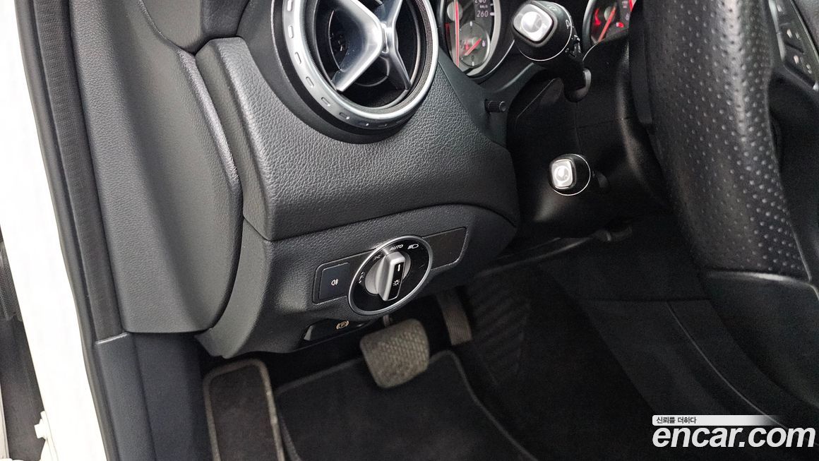 Mercedes-Benz GLA-Class 2017