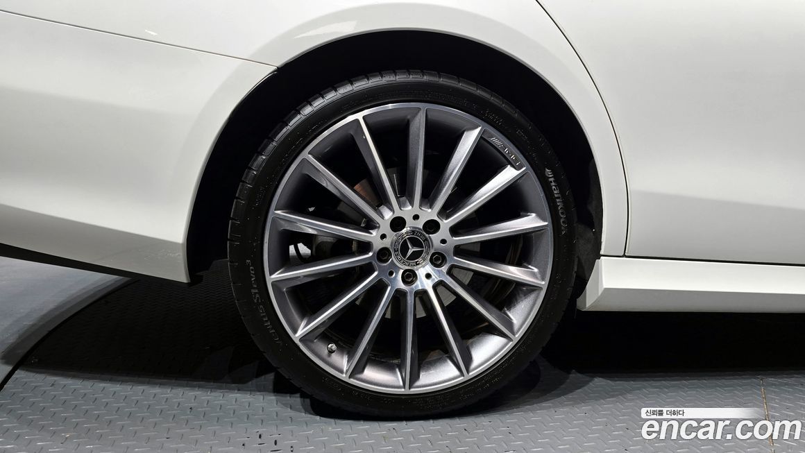 Mercedes-Benz E-Class 2022