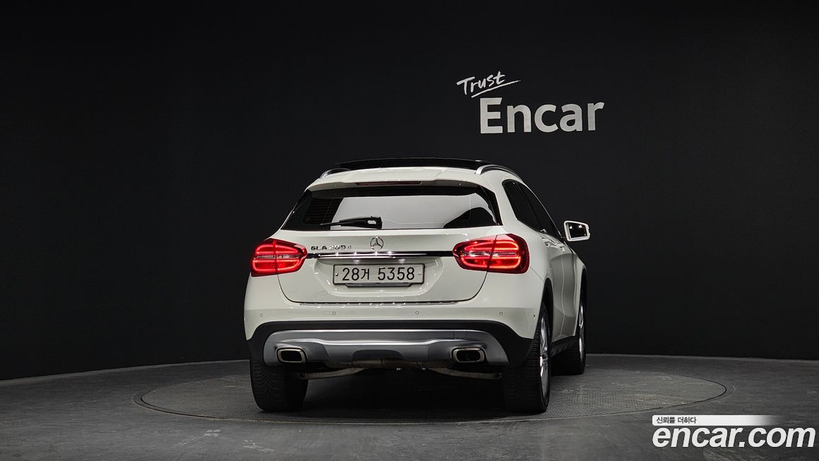 Mercedes-Benz GLA-Class 2017