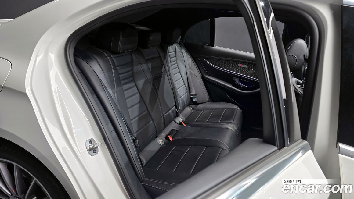 Mercedes-Benz E-Class 2022