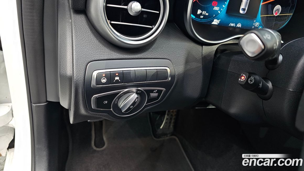 Mercedes-Benz C-Class 2021