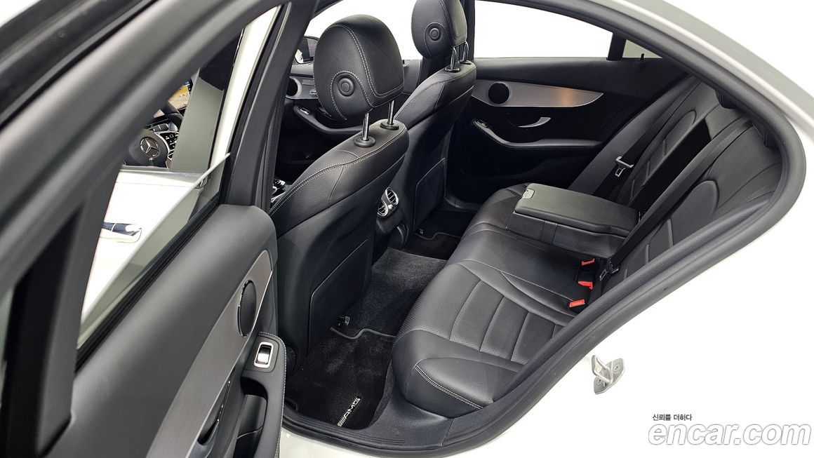 Mercedes-Benz C-Class 2021