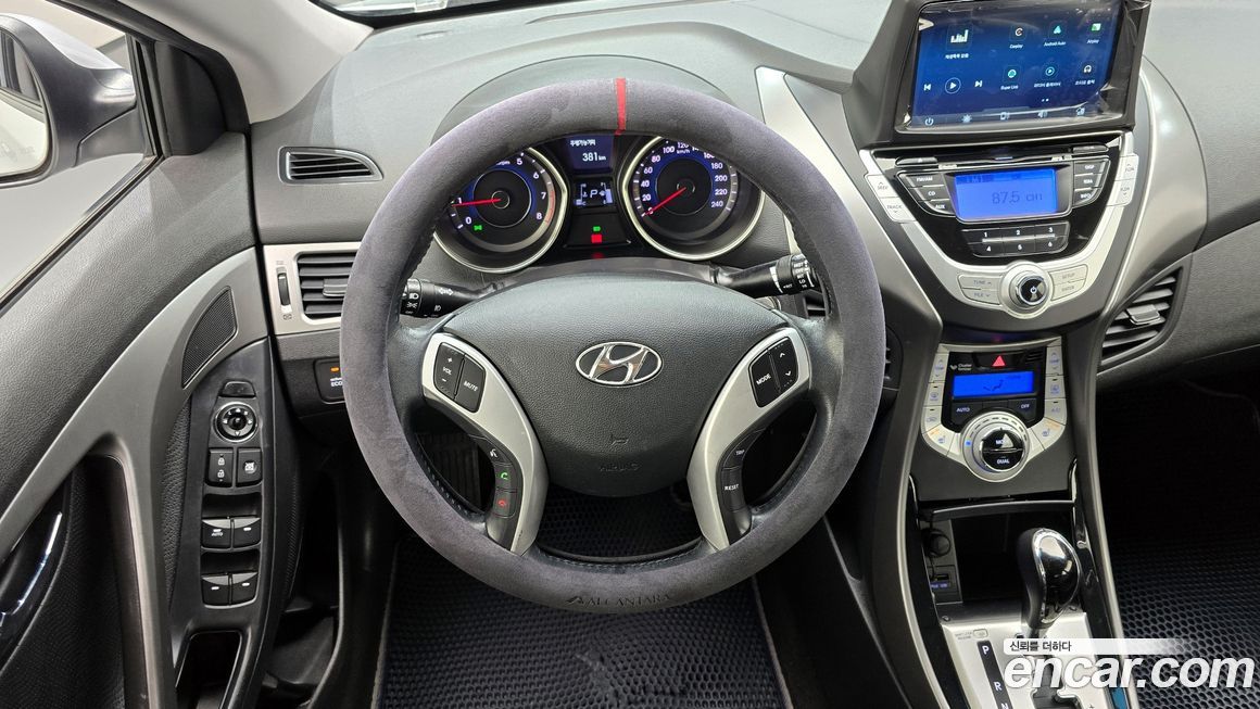 Hyundai AVANTE 2012