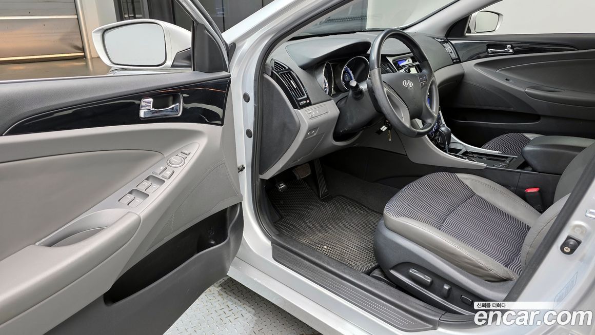 Hyundai Sonata 2010