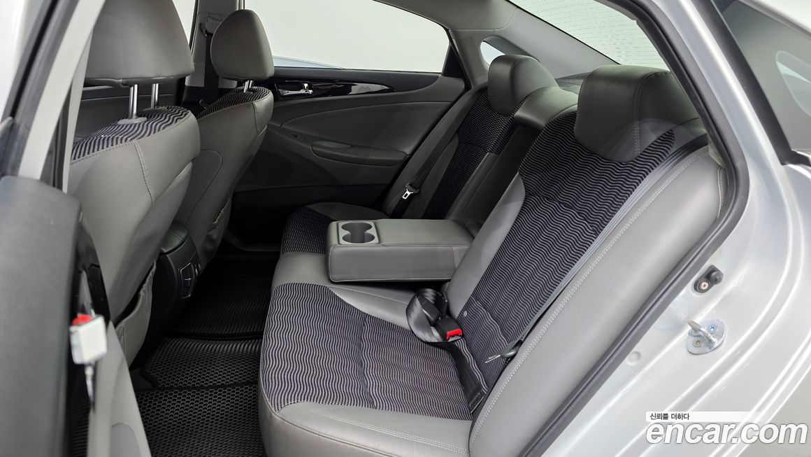 Hyundai Sonata 2010