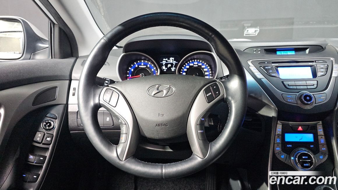 Hyundai AVANTE 2013
