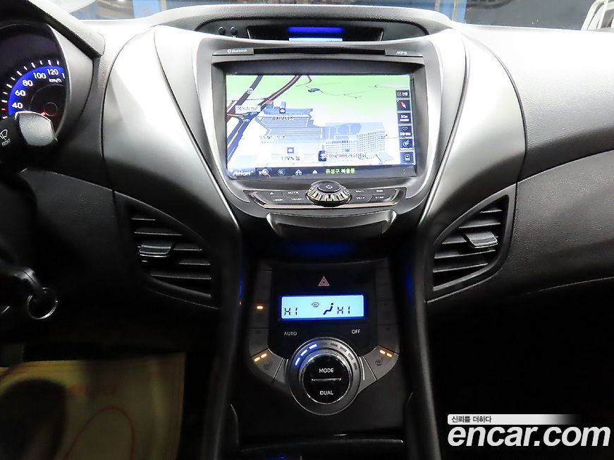 Hyundai AVANTE 2013