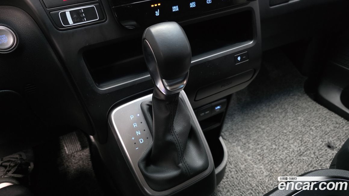 Hyundai Staria 2025