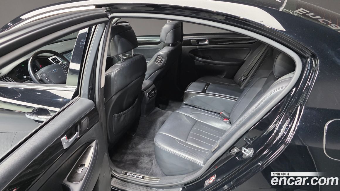 Hyundai Genesis 2013