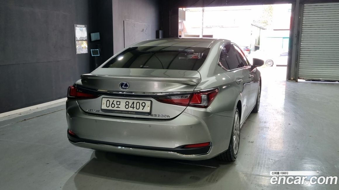 Lexus ES 2019
