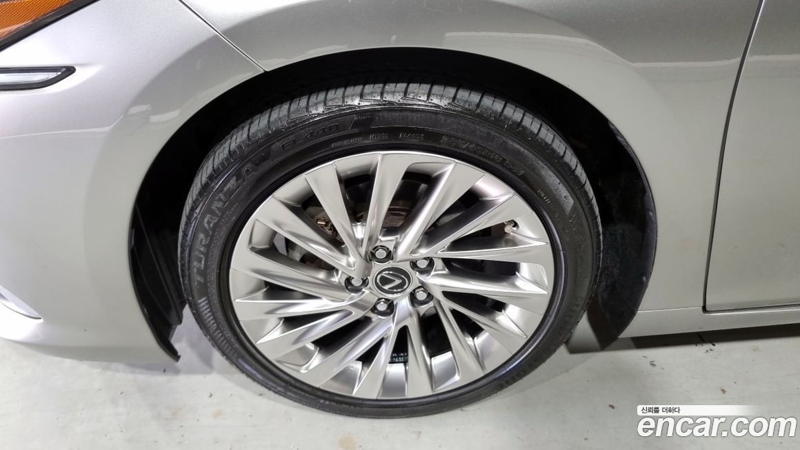 Lexus ES 2019