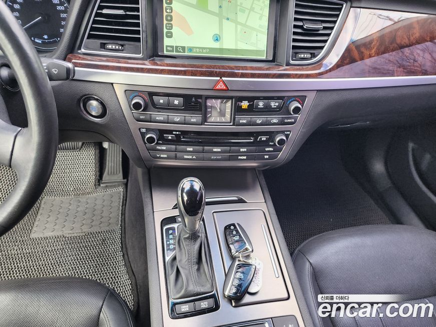 Hyundai Genesis 2016