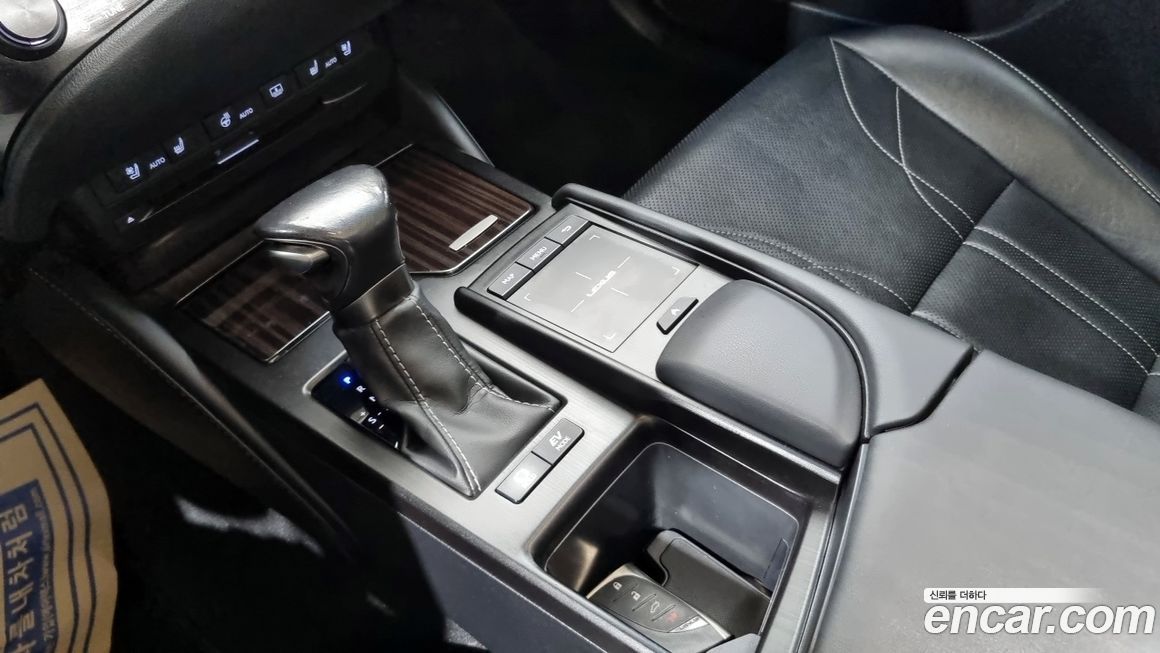 Lexus ES 2019