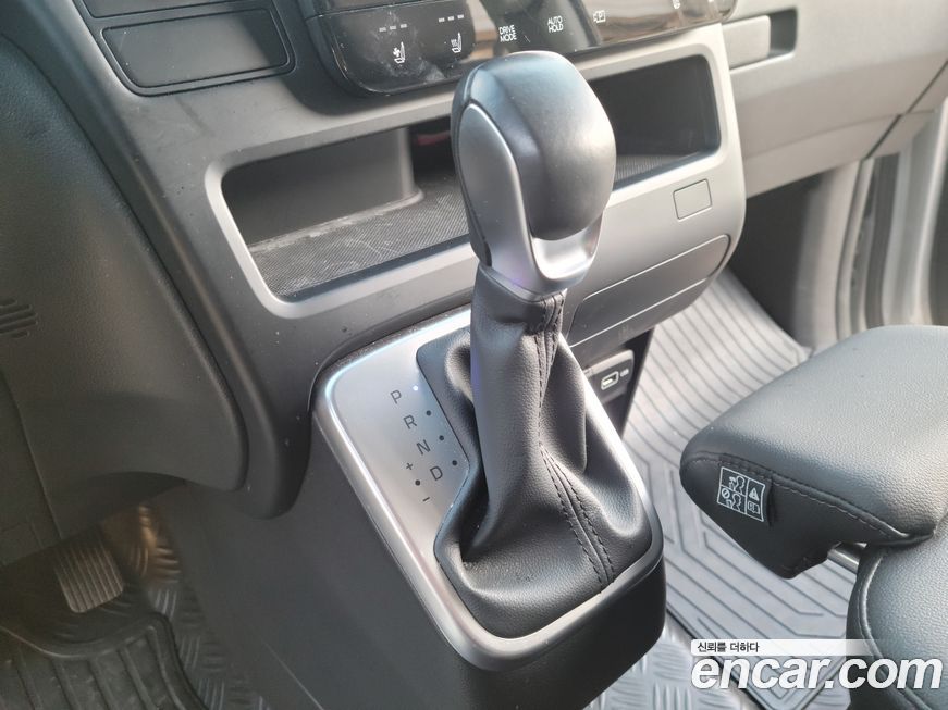 Hyundai Staria 2024