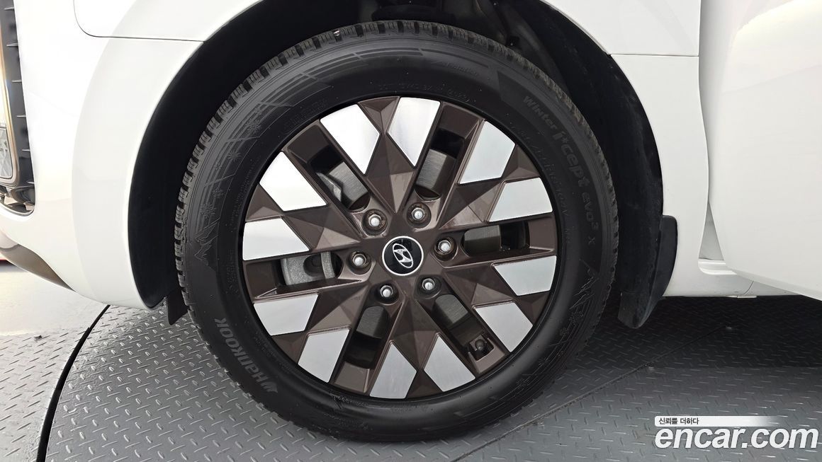 Hyundai Staria 2022