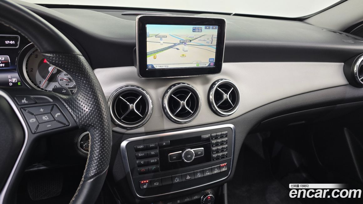 Mercedes-Benz GLA-Class 2015