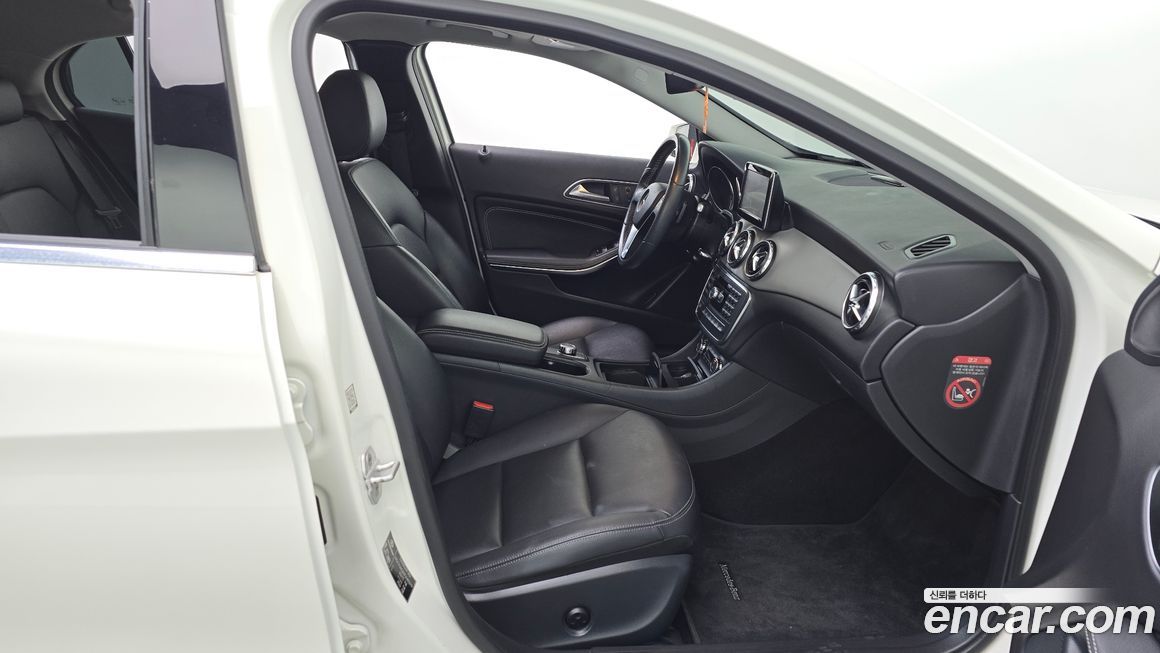 Mercedes-Benz GLA-Class 2015