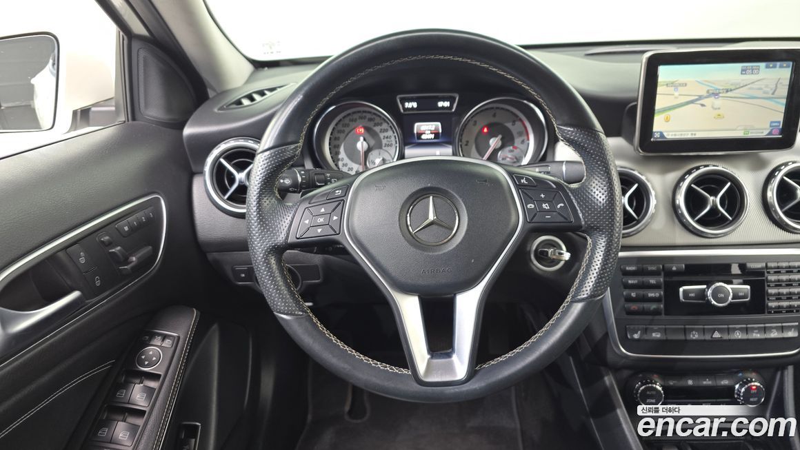 Mercedes-Benz GLA-Class 2015