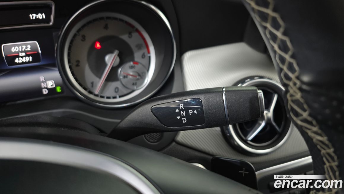 Mercedes-Benz GLA-Class 2015