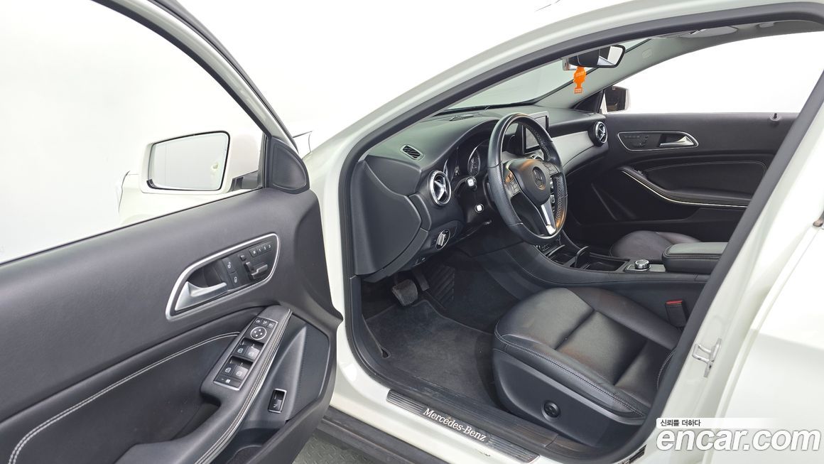 Mercedes-Benz GLA-Class 2015