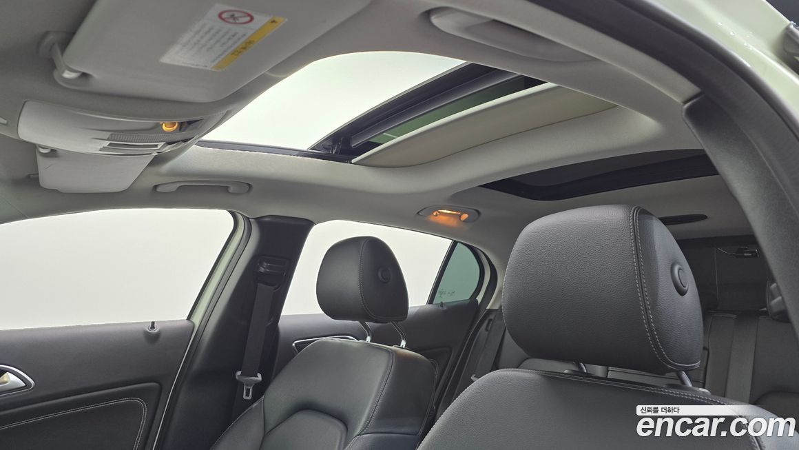 Mercedes-Benz GLA-Class 2015