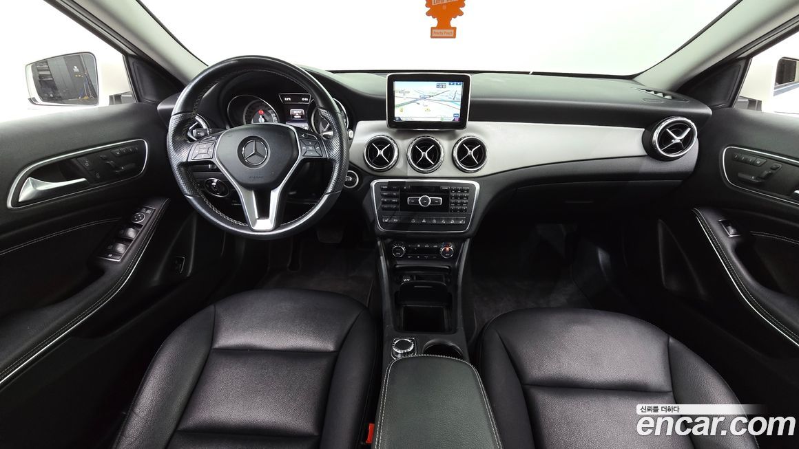 Mercedes-Benz GLA-Class 2015