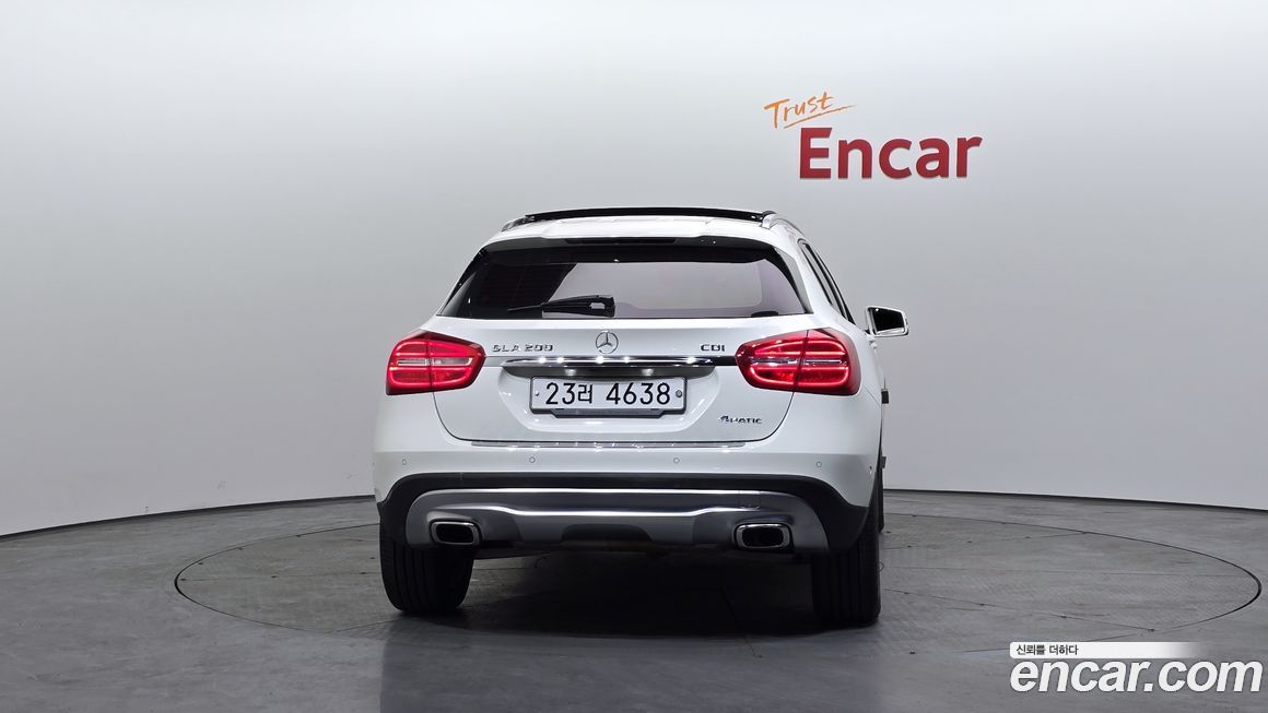 Mercedes-Benz GLA-Class 2015