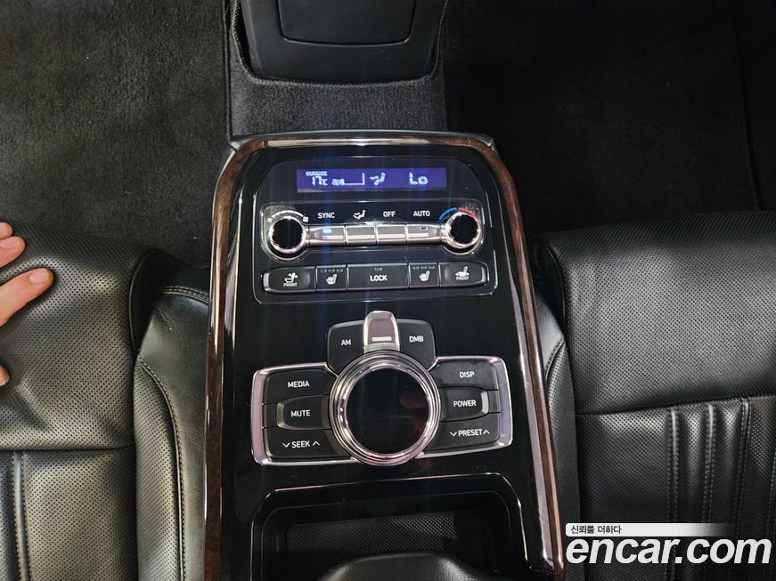 Genesis EQ900 2016