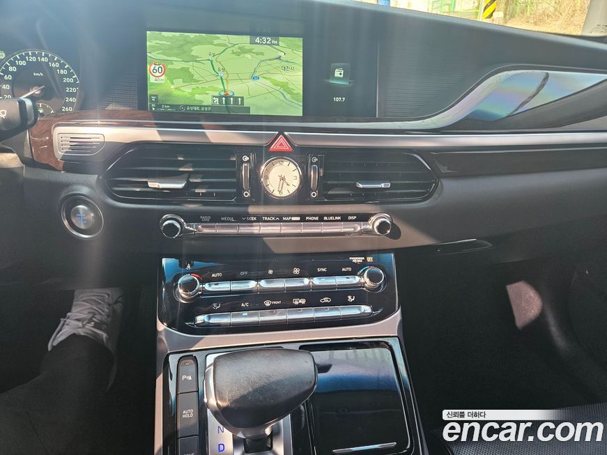 Genesis EQ900 2016