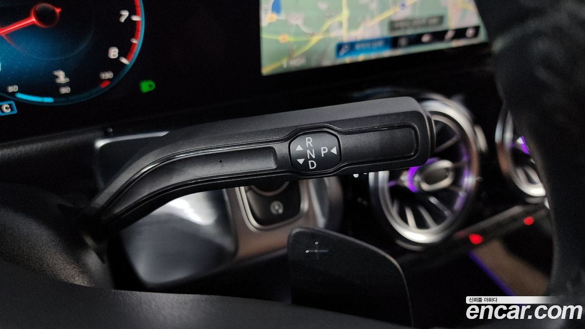 Mercedes-Benz GLB-Class 2021