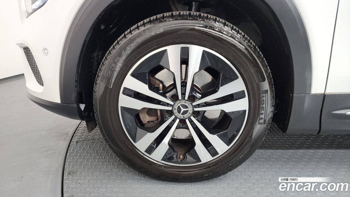 Mercedes-Benz GLB-Class 2021