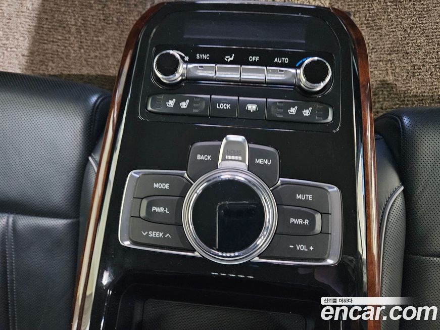 Genesis EQ900 2016