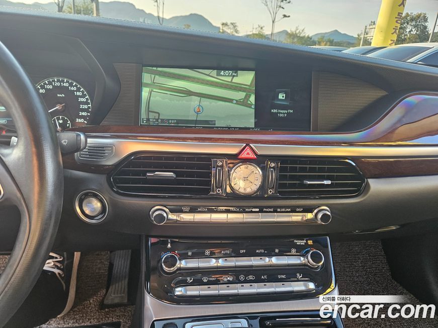 Genesis EQ900 2016