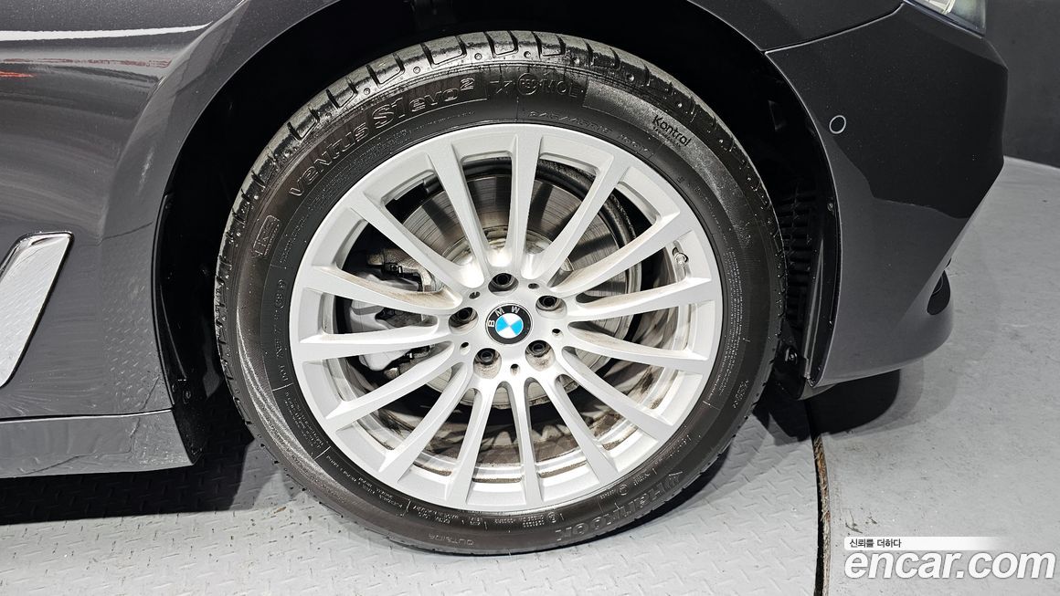 BMW 5-Series 2020