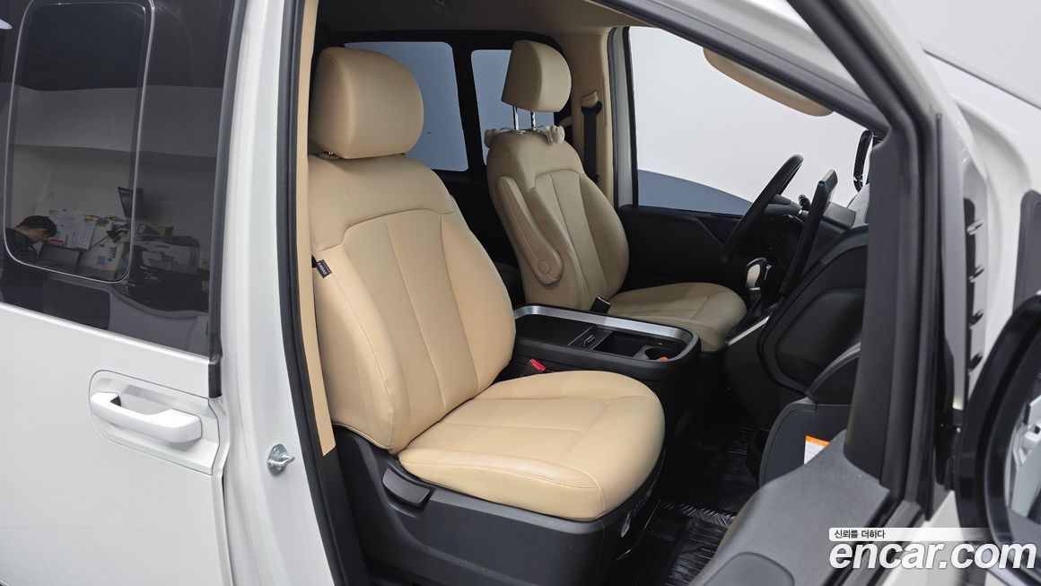 Hyundai Staria 2025