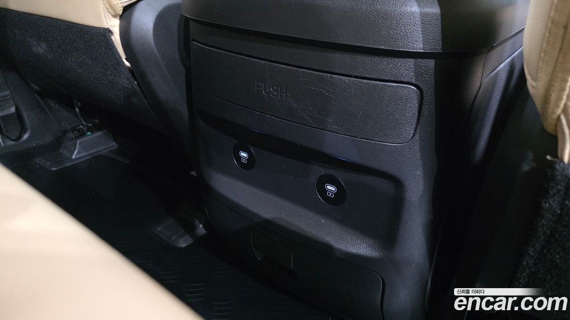 Hyundai Staria 2025