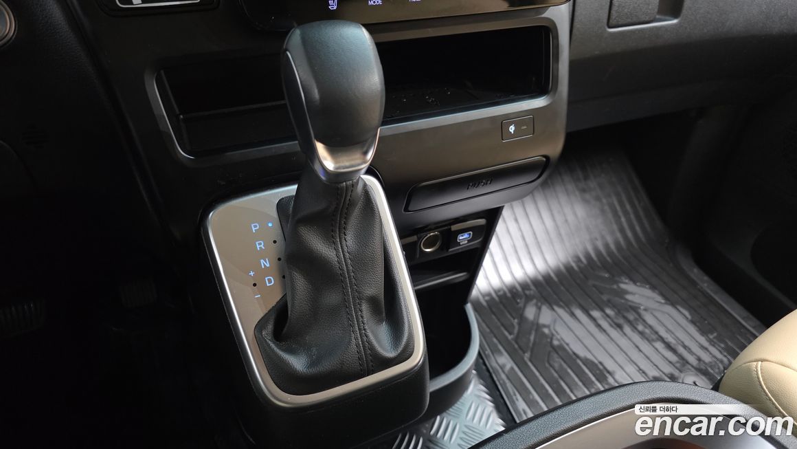 Hyundai Staria 2025