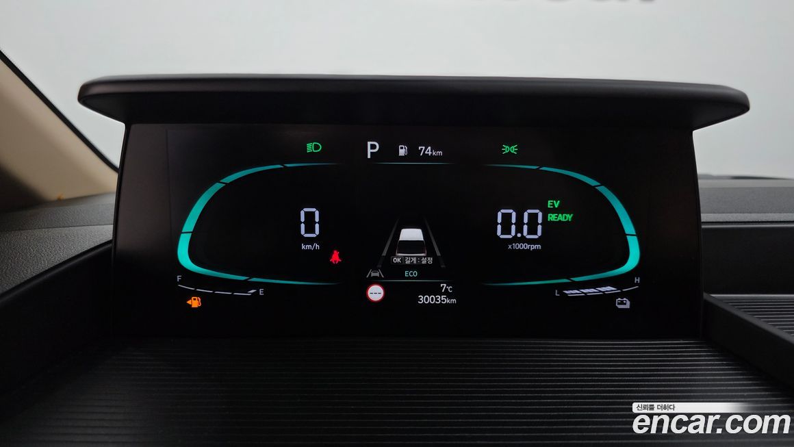 Hyundai Staria 2025