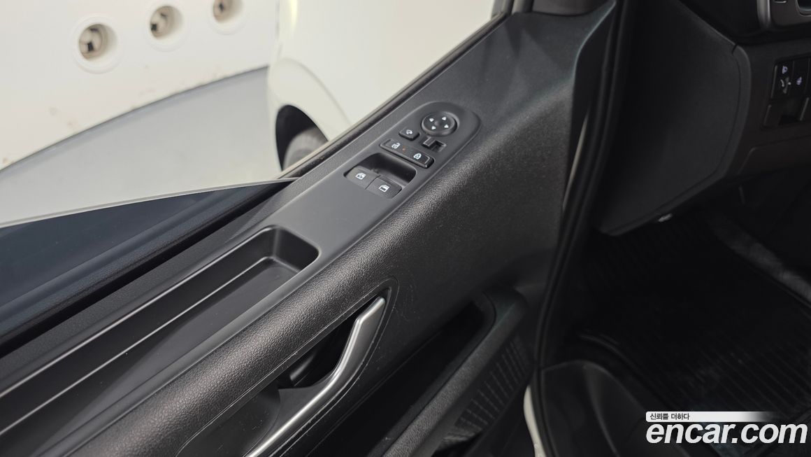 Hyundai Staria 2025