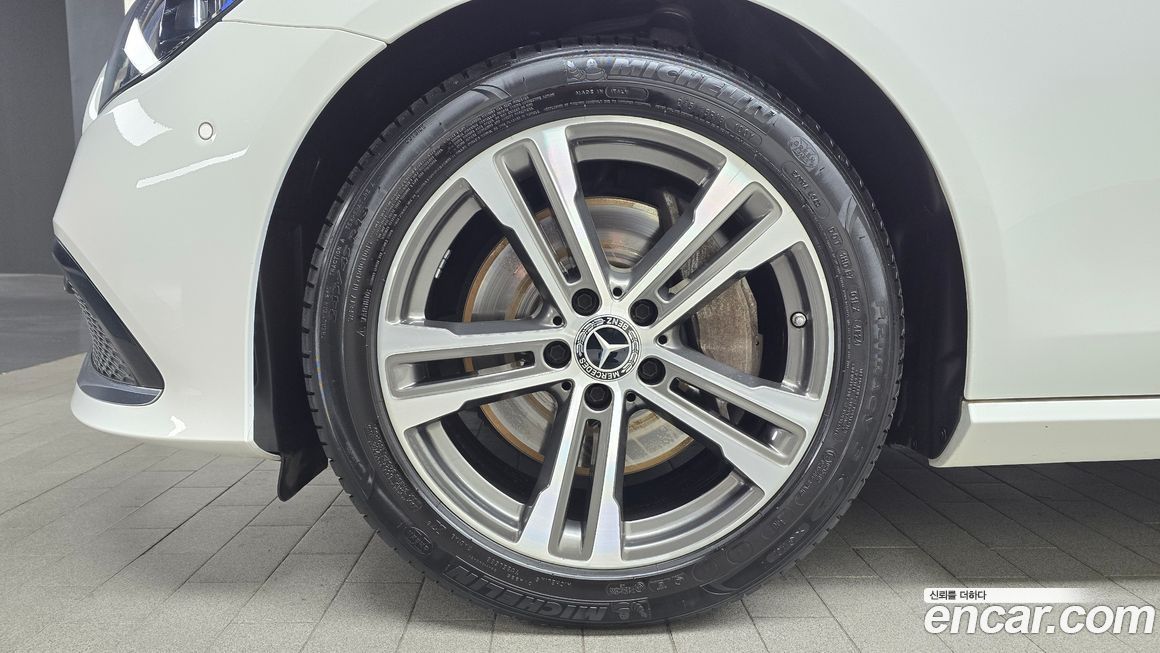 Mercedes-Benz E-Class 2021