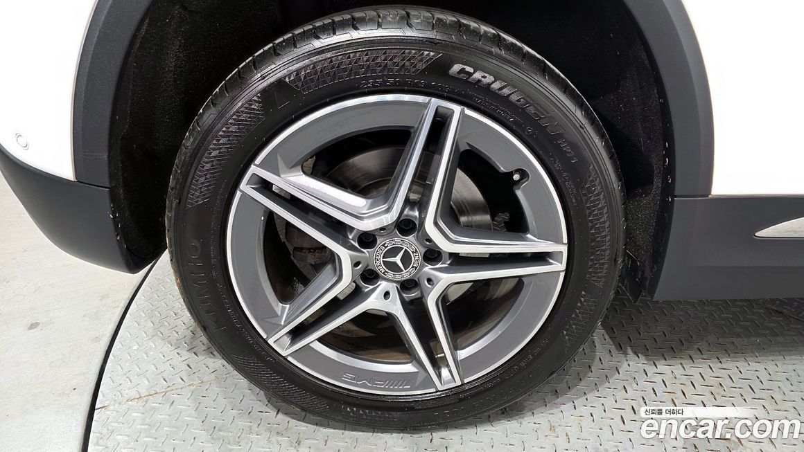 Mercedes-Benz GLA-Class 2021