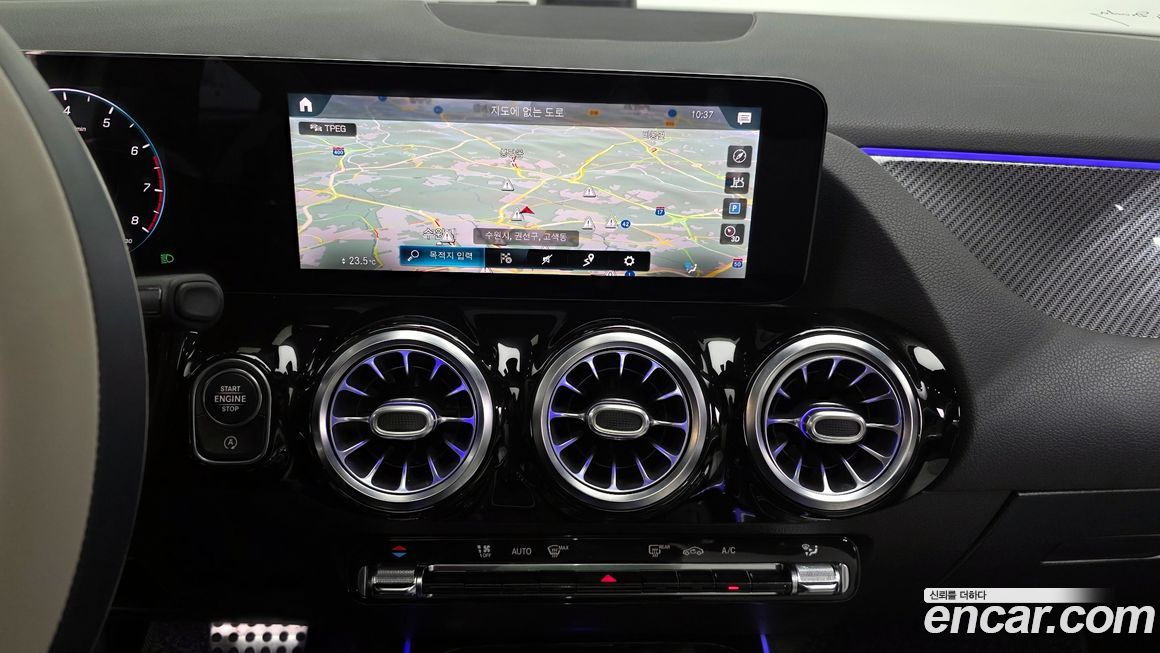 Mercedes-Benz GLA-Class 2021