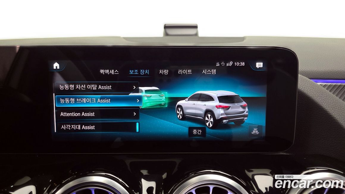 Mercedes-Benz GLA-Class 2021