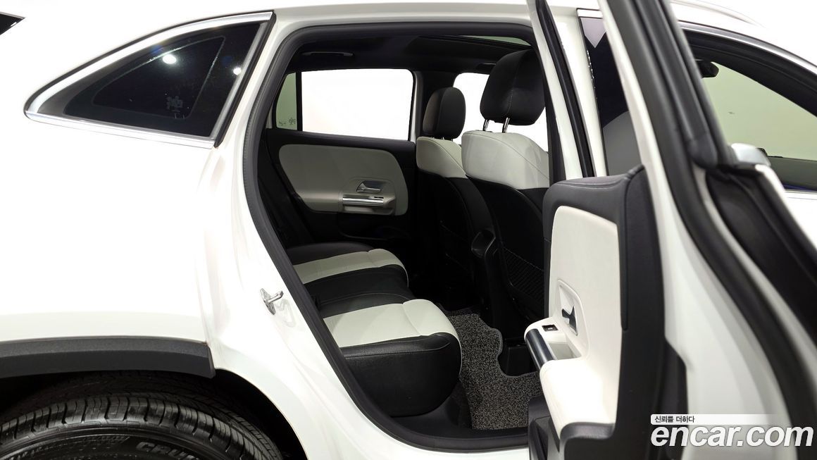 Mercedes-Benz GLA-Class 2021