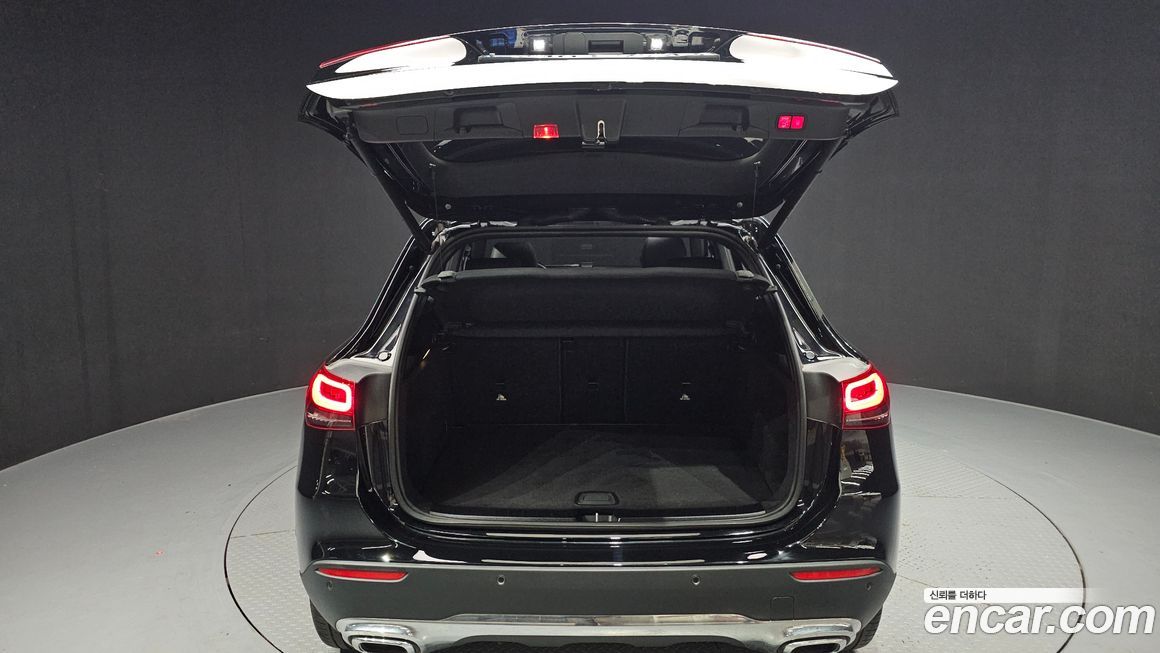 Mercedes-Benz GLA-Class 2021